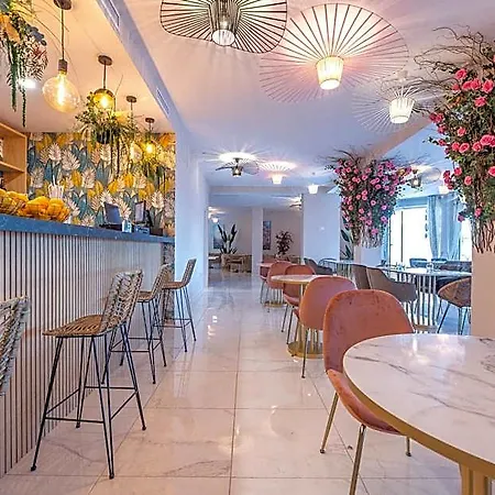 Residencia Deportiva Rozarossa Otel