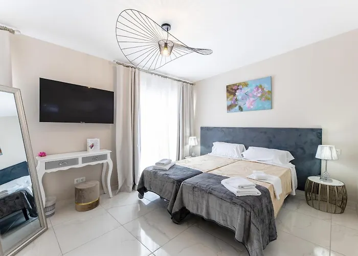 Residencia Deportiva Rozarossa * Естепона